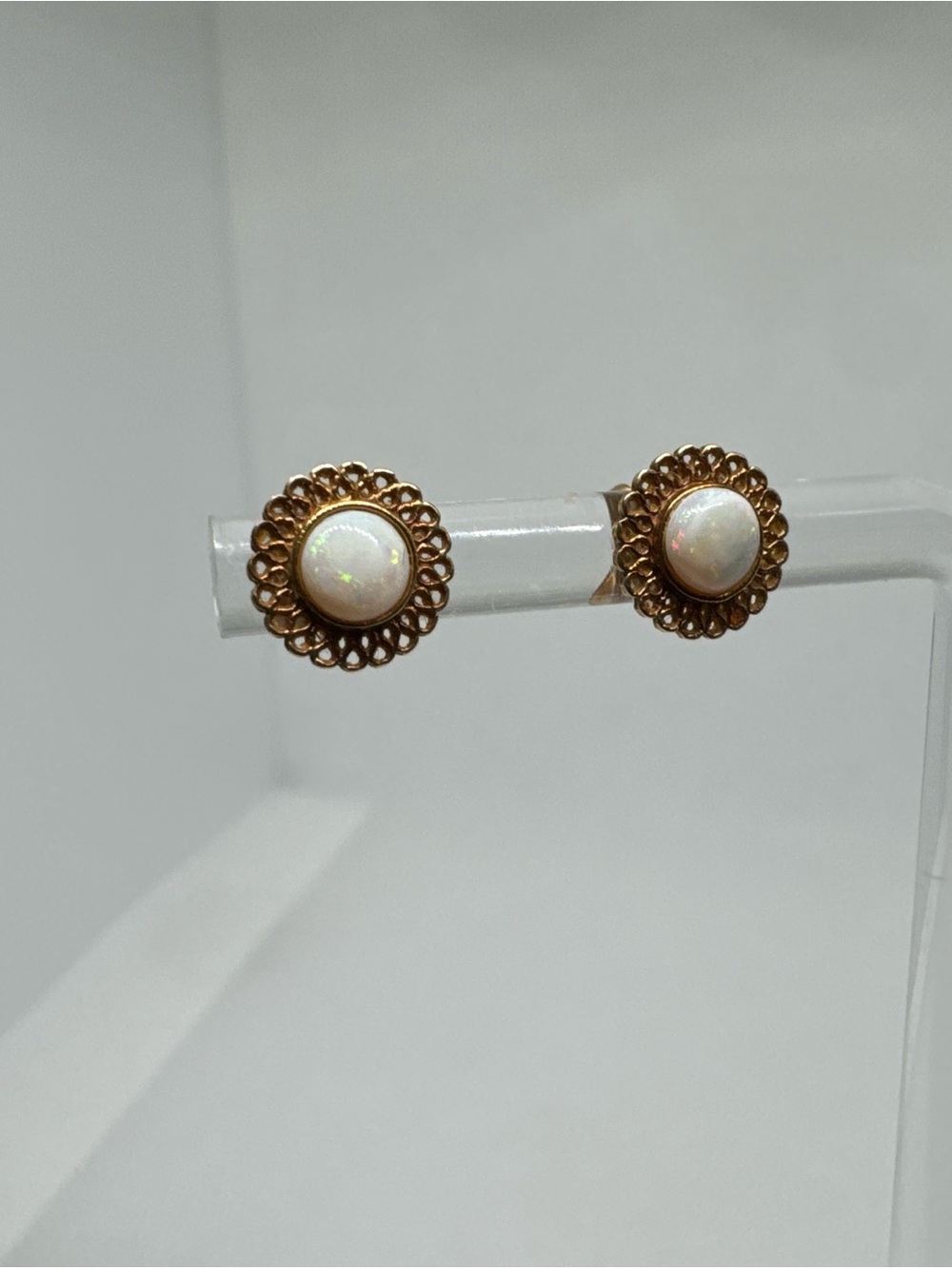 14k Yellow Gold Opal Filigree Detail Stud Earrings Sunflower Vintage Elegant